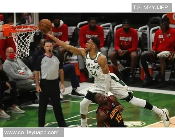 字母哥与球迷互怼引发关注记者称两者关系岌岌可危局面或愈发尴尬 字母哥与球迷互怼引发关注记者称两者关系岌岌可危局面或愈发尴尬